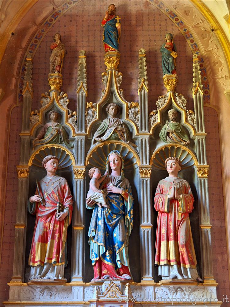 Castiglione Olona (Varese) - Ancona gotica dell'altare in testa alla navata destra della Chiesa Collegiata dei Santi Stefano e Lorenzo